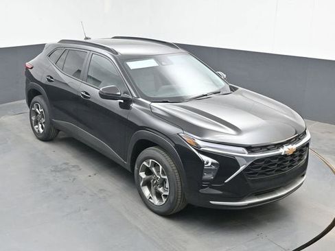 New 2026 Chevrolet Trax LT w/ LT Convenience Package FWD image 31