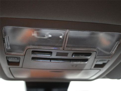 Used 2017 Toyota Highlander Limited image 19