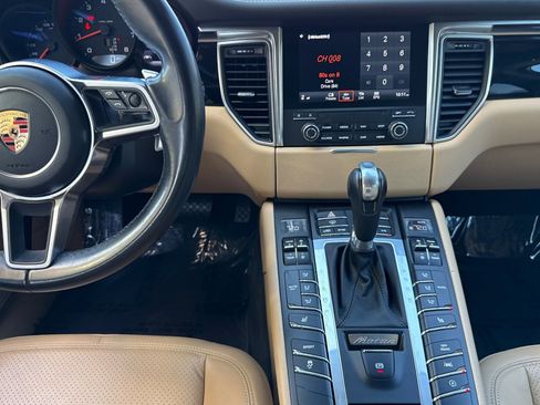 Used 2017 Porsche Macan AWD/4WD image 28