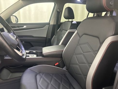 Used 2025 Volkswagen Atlas Peak Edition SE image 9