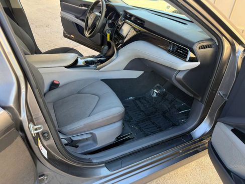 Used 2019 Toyota Camry LE image 18