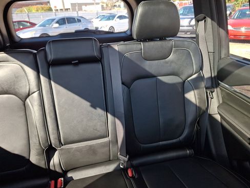 Used 2022 Jeep Grand Cherokee Overland w/ Advanced Protech Group III image 20