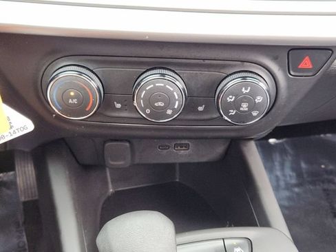 Used 2024 Chevrolet Trax RS w/ Driver Confidence Package FWD image 21