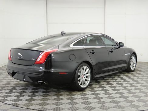 Used 2019 Jaguar XJ R-Sport image 5