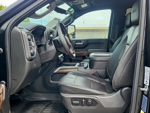 Used 2022 Chevrolet Silverado 3500 High Country w/ Technology Package AWD/4WD image 13