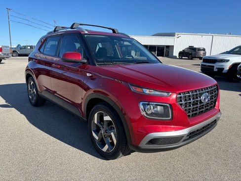 Used 2023 Hyundai Venue SEL image 3