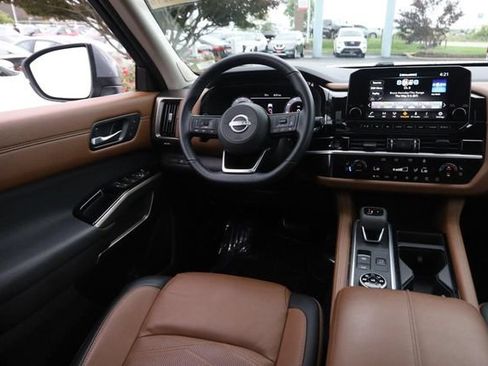 Certified 2025 Nissan Pathfinder Platinum AWD/4WD image 25