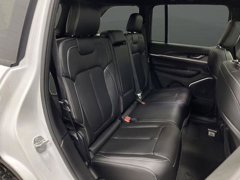 New 2025 Jeep Grand Cherokee Limited w/ Black Appearance Package image 32