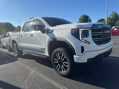 Used 2022 GMC Sierra 1500 AT4 w/ AT4 Preferred Package AWD/4WD image 4