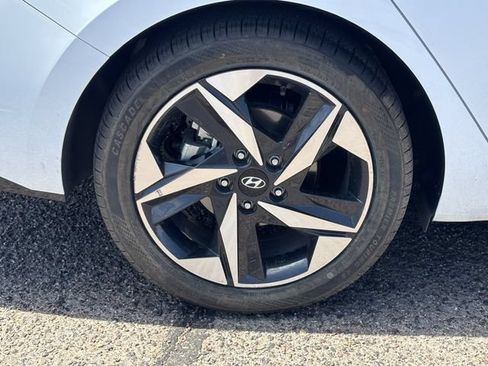 Used 2023 Hyundai Elantra Limited FWD image 9