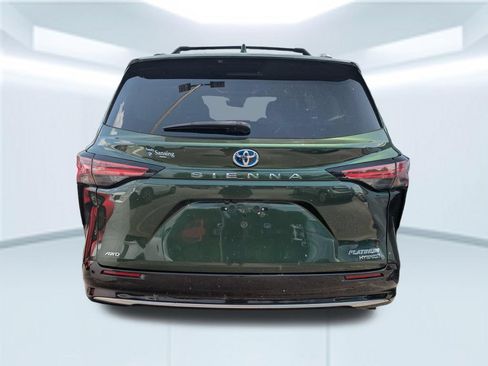 Used 2023 Toyota Sienna Platinum AWD/4WD image 2