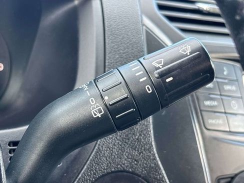 Used 2018 Ford Explorer XLT image 29