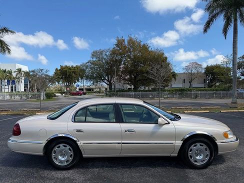 Used 1998 Lincoln Continental image 14
