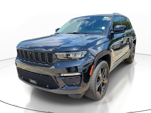 Used 2024 Jeep Grand Cherokee Limited w/ Luxury Tech Group II AWD/4WD image 3