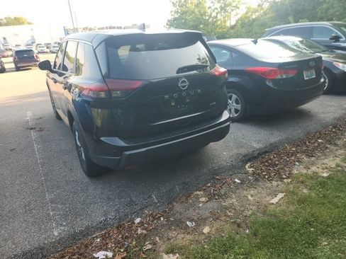 Used 2024 Nissan Rogue S AWD/4WD image 9