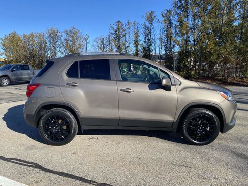 Used 2022 Chevrolet Trax LT w/ Driver Confidence Package image 8