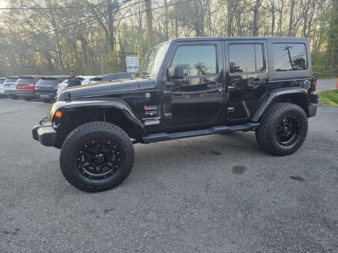 Used 2018 Jeep Wrangler Unlimited Sahara image 4