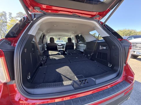 Used 2024 Ford Explorer XLT w/ Equipment Group 202A image 28