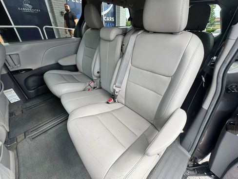 Used 2017 Toyota Sienna XLE w/ XLE Navigation Package FWD image 20