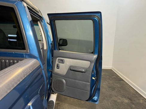 Used 2001 Nissan Frontier SE AWD/4WD image 23