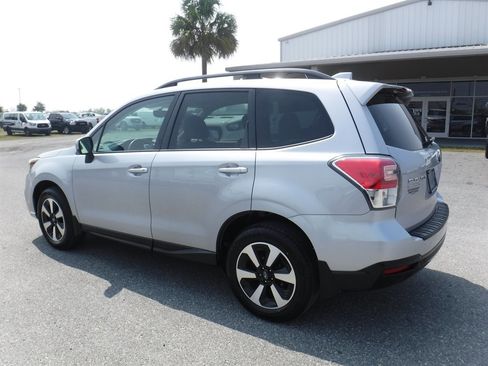 Used 2017 Subaru Forester 2.5i Premium w/ Popular Package #1A AWD/4WD image 7