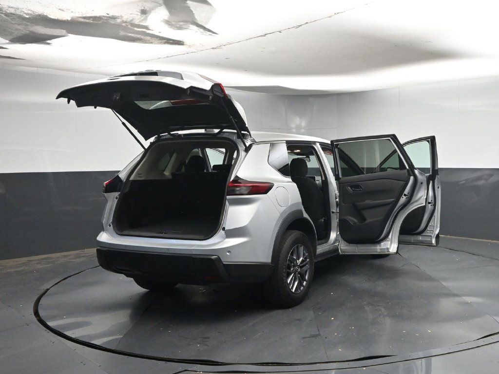 Used 2024 Nissan Rogue S AWD/4WD image 40