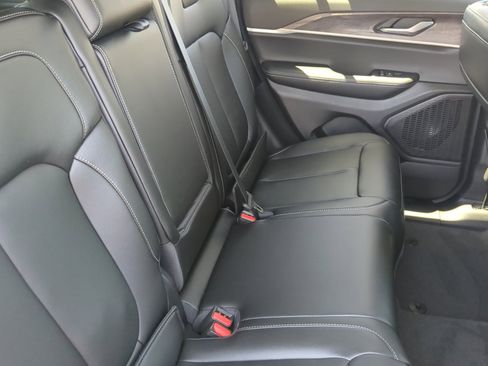 New 2025 Jeep Grand Cherokee Limited image 18