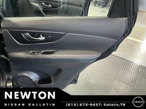 Used 2018 Nissan Rogue S FWD image 36
