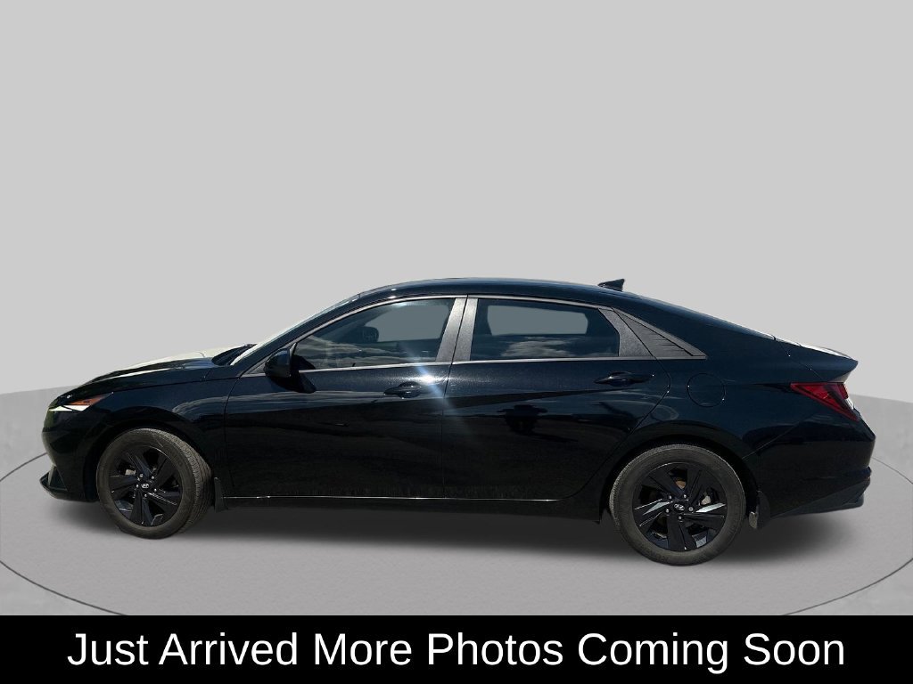 Used 2023 Hyundai Elantra SEL FWD image 2
