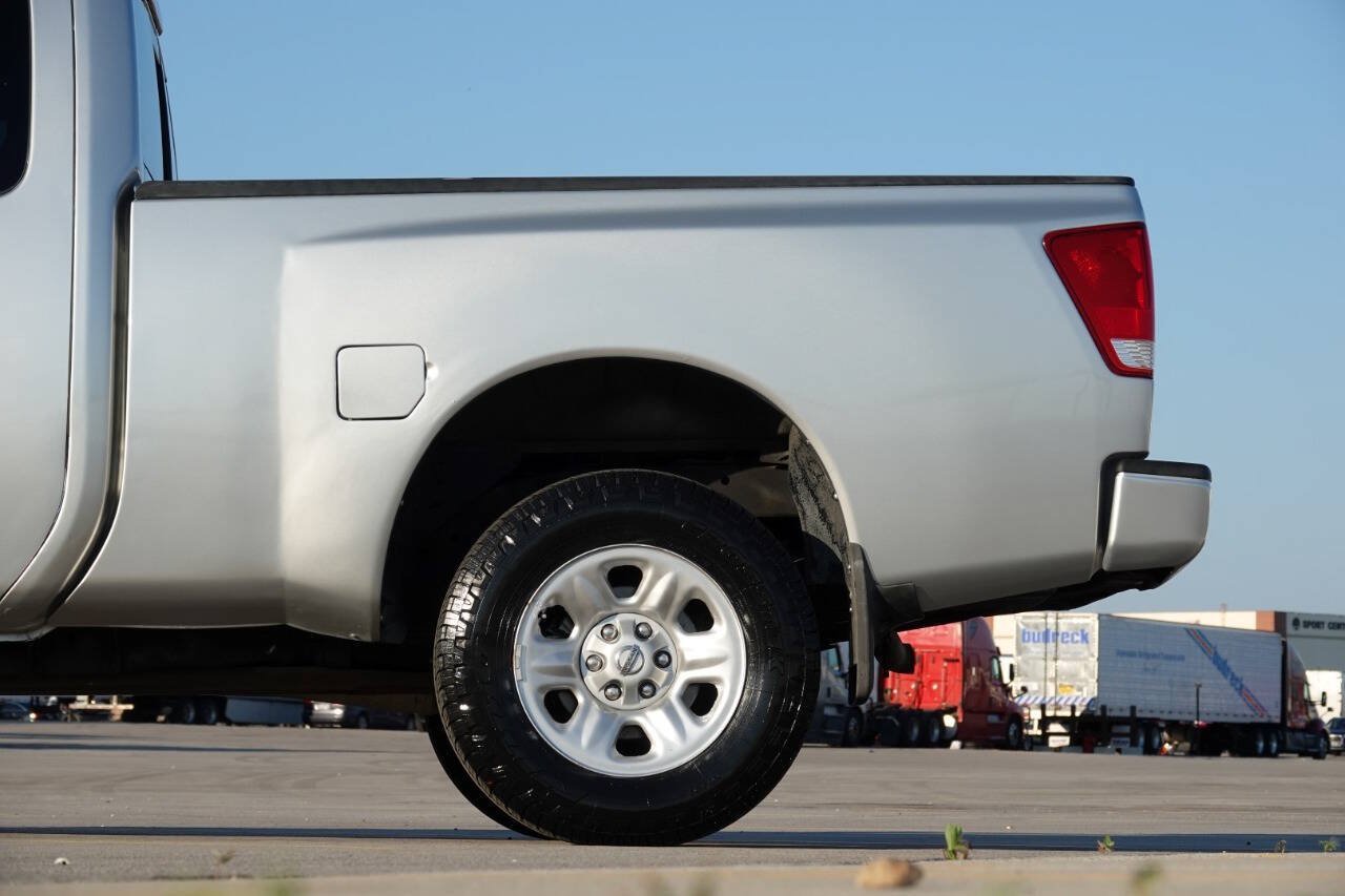 Used 2004 Nissan Titan XE w/ (PRF) Preferred Pkg AWD/4WD image 13