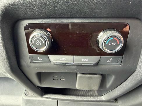 Used 2024 Chevrolet Traverse RS w/ LPO, Floor Liner Package AWD/4WD image 17