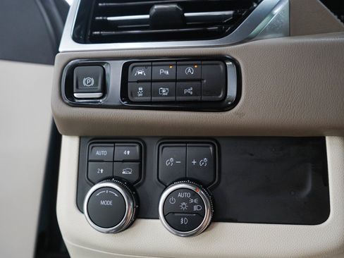 Used 2025 GMC Yukon Denali w/ Sun & Power Step Package AWD/4WD image 27