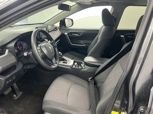 Used 2019 Toyota RAV4 XLE image 5