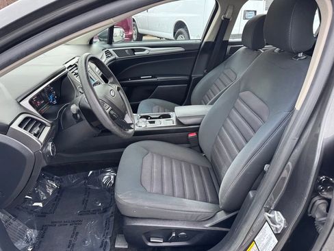 Used 2017 Ford Fusion SE image 11