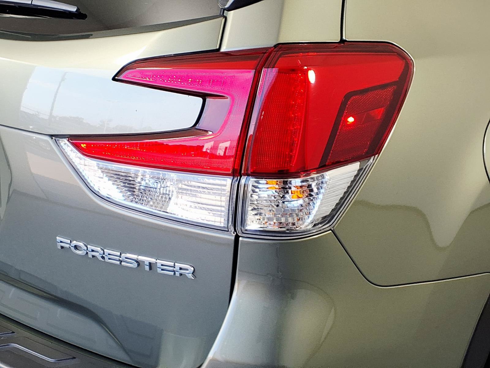 Used 2020 Subaru Forester Limited AWD/4WD image 6