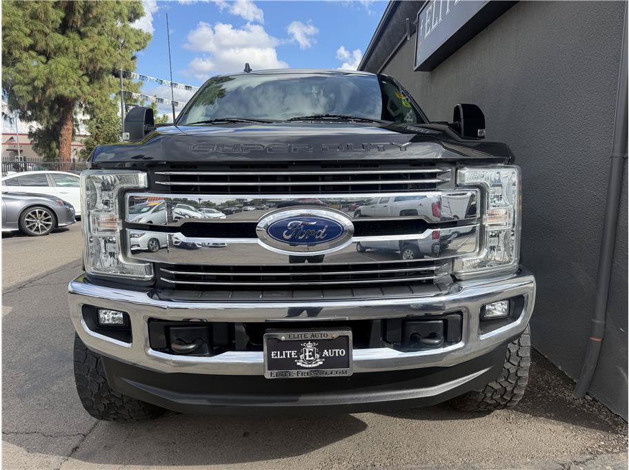 Used 2019 Ford F250 Lariat w/ Lariat Value Package AWD/4WD image 2