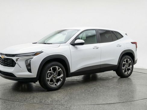 Used 2025 Chevrolet Trax LT FWD image 3