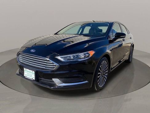 Used 2018 Ford Fusion SE w/ Fusion SE Technology Package image 2