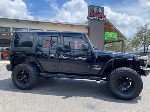 Used 2013 Jeep Wrangler Unlimited Sahara AWD/4WD image 5