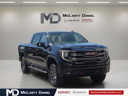 Used 2023 GMC Sierra 1500 AT4 w/ Technology Package AWD/4WD image 1