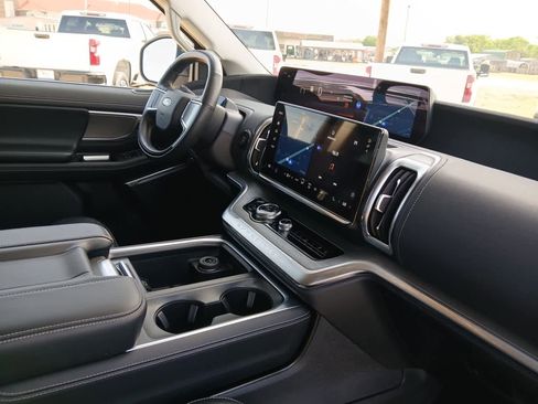 Used 2025 Ford Expedition Platinum AWD/4WD image 58