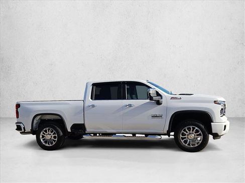 Certified 2025 Chevrolet Silverado 2500 LT w/ Z71 Chrome Sport Edition AWD/4WD image 4
