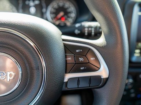 Used 2023 Jeep Renegade Latitude image 21