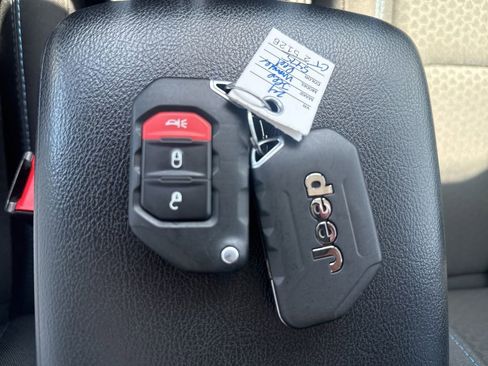 Used 2024 Jeep Wrangler Unlimited Rubicon 4xe AWD/4WD image 25