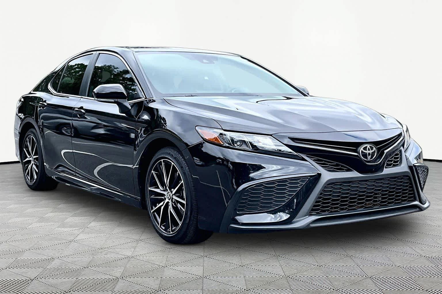 Certified 2024 Toyota Camry SE FWD image 3