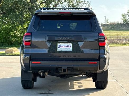 Used 2025 Toyota 4Runner SR5 AWD/4WD image 8