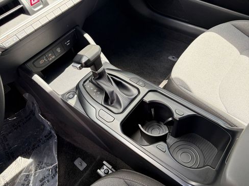 Used 2025 Kia K4 LXS image 40