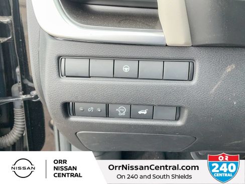 Used 2025 Nissan Rogue SV FWD image 18