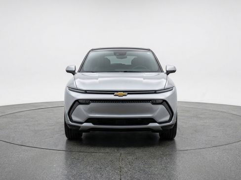 Used 2025 Chevrolet Equinox LT FWD image 2