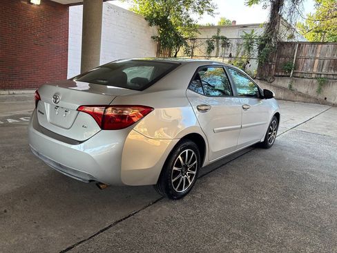 Used 2018 Toyota Corolla LE FWD image 6